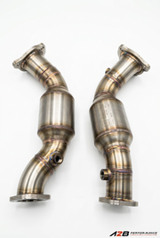 Primary Downpipes Kia Stinger et Genesis G70 3.3TT, paire sur fond blanc