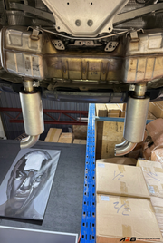 DB Killer Porsche 718, deux silencieux installés vus du dessous